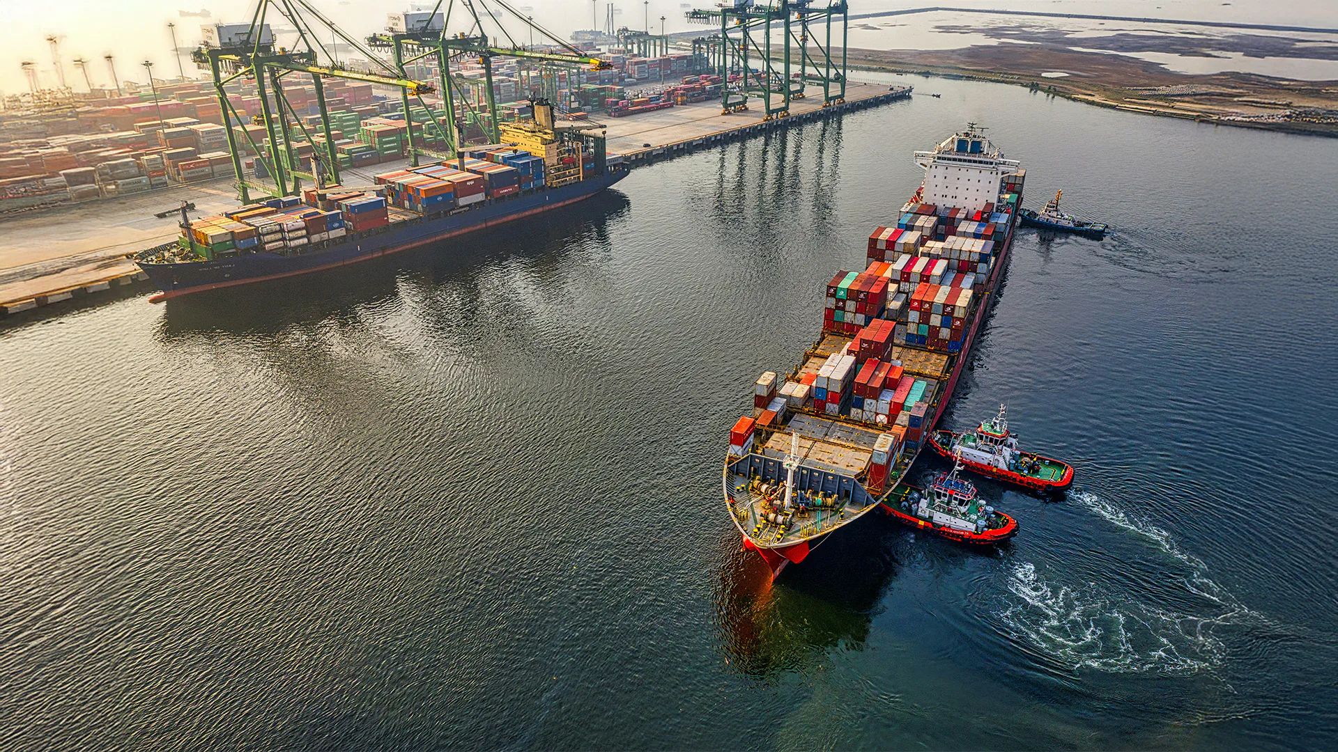 Editorial maritime operations view